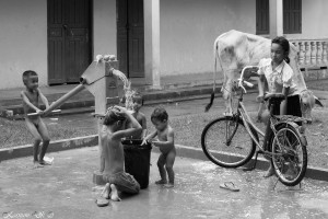 0108 | Vaskedag for børn og cykler - Phnom Penh